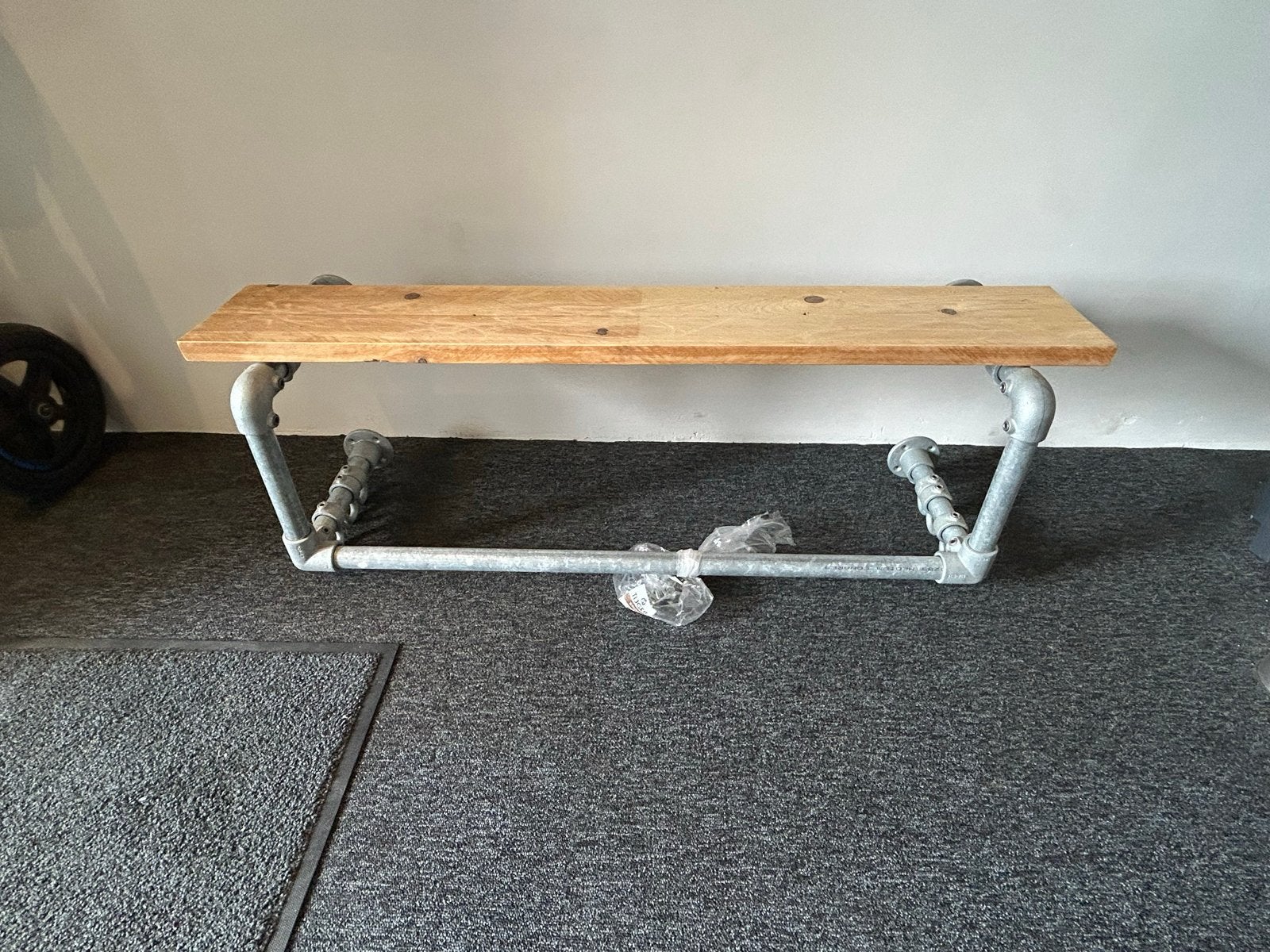 Industriële wandkapstok van steigerbuis en steigerhout, Gebruikt, Minder dan 100 cm, Hout, Ophalen