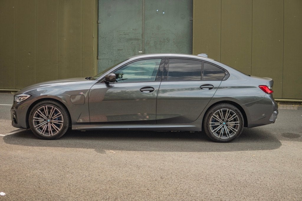 BMW 3-serie 330e M Sport High Executive / Alcantara / 1E EIG, Auto's, BMW, Achterwielaandrijving, Gebruikt, Zwart, 4 cilinders