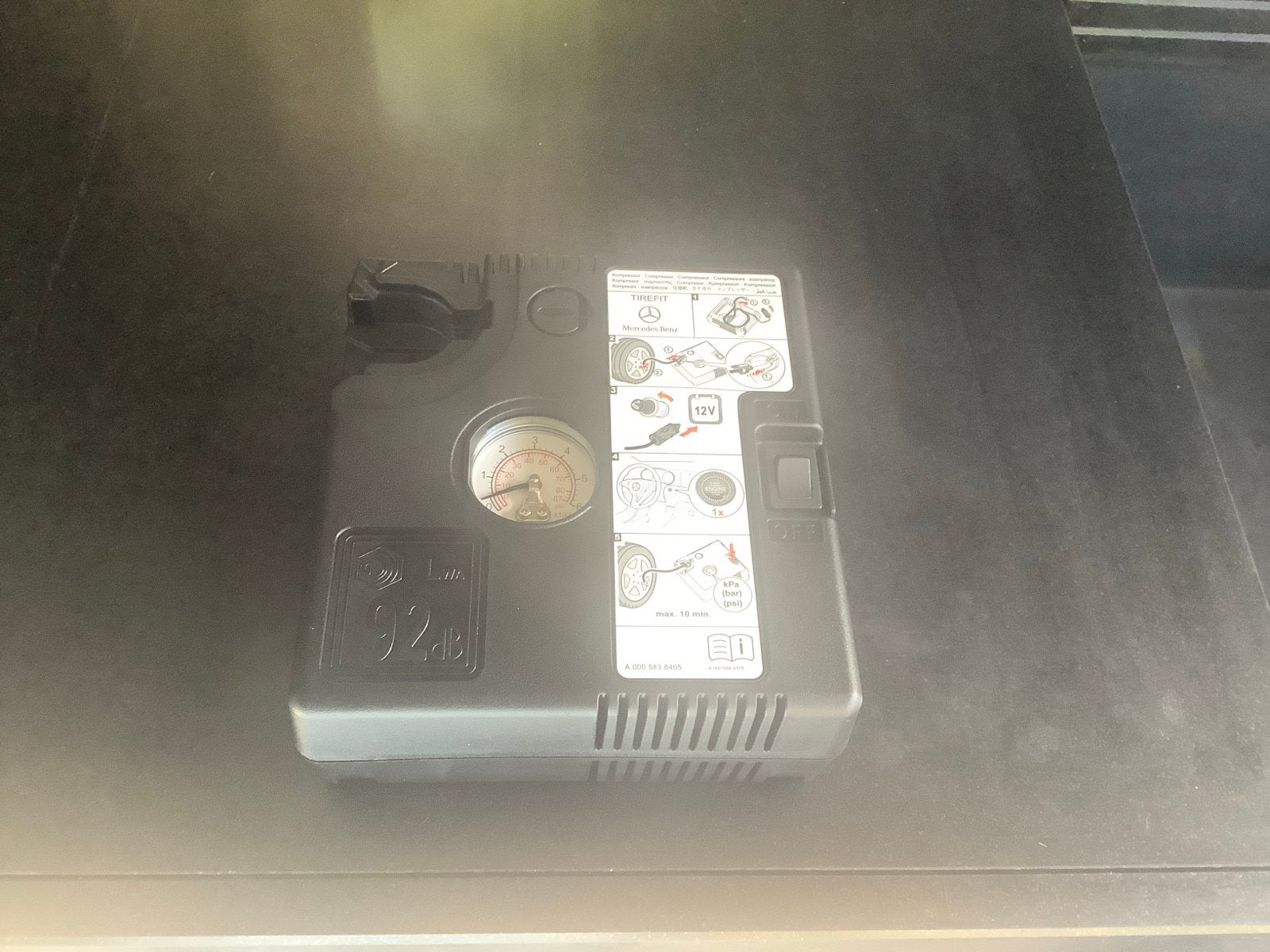 Mercedes-Benz bandenreparatieset / compressor, Ophalen of Verzenden, Zo goed als nieuw
