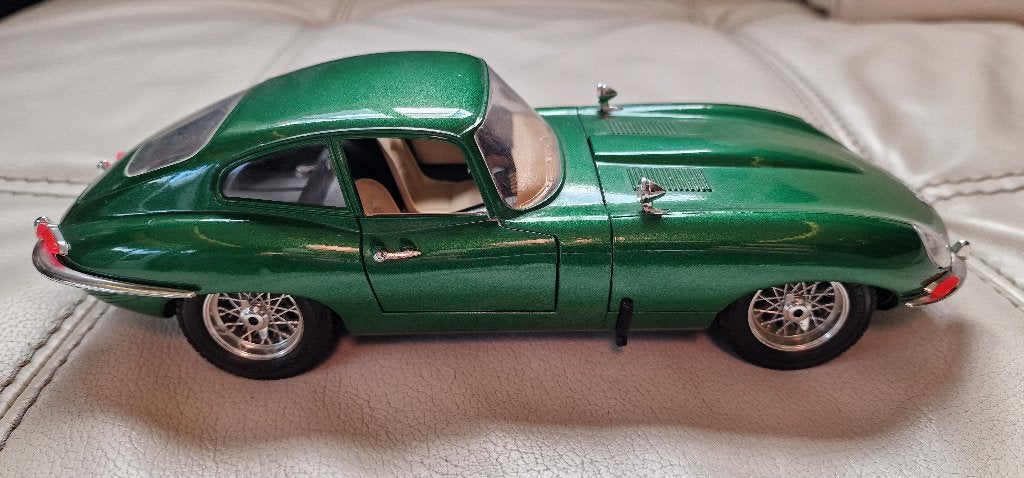 Burago Jaguar ''E'' Type 1961 Diecast/Metal 1:18, Ophalen of Verzenden, Zo goed als nieuw, Auto, Bburago