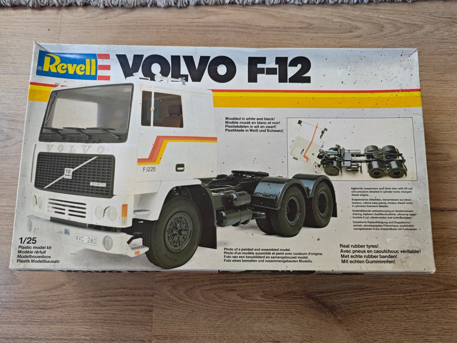 Revell Volvo F-12 Modelbouwkit - Gedeeltelijk Gebouwd, Revell, Groter dan 1:32, Ophalen of Verzenden, Zo goed als nieuw