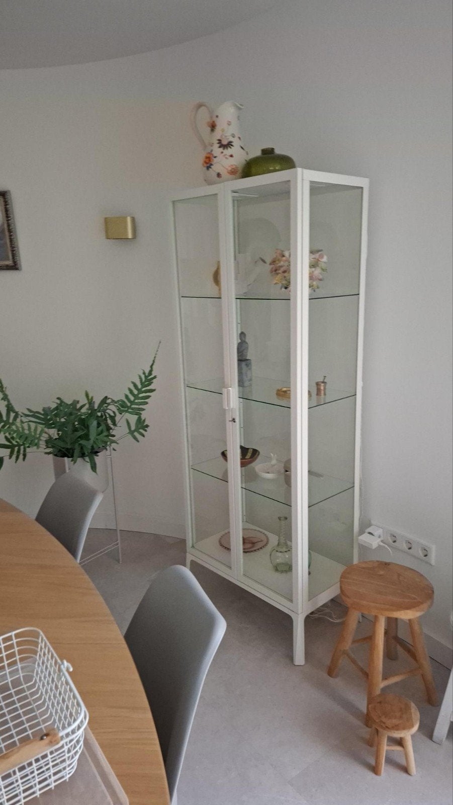 IKEA Detolf Vitrinekast - Wit, met verlichting, Ophalen, Minder dan 50 cm, Met deur(en), Zo goed als nieuw