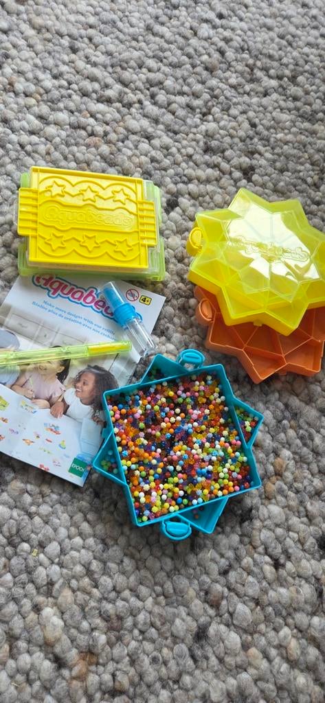 Aquabeads complete set met veel kralen en accessoires, Ophalen of Verzenden, Zo goed als nieuw, Overige typen