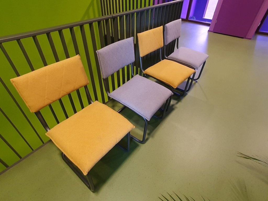 Eetkamer stoelen Buisframe geel/grijs, Ophalen, Gebruikt, Overige materialen, Vier