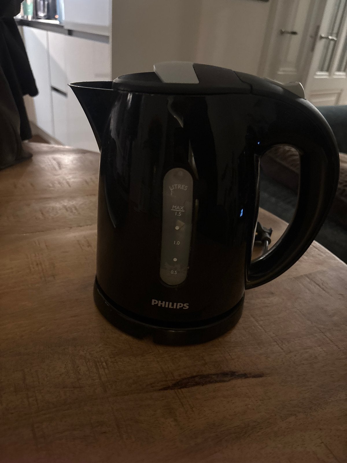 Philips waterkoker - Zwart - 1.5 liter, 1 tot 2 liter, Ophalen, Zo goed als nieuw, Draadloos