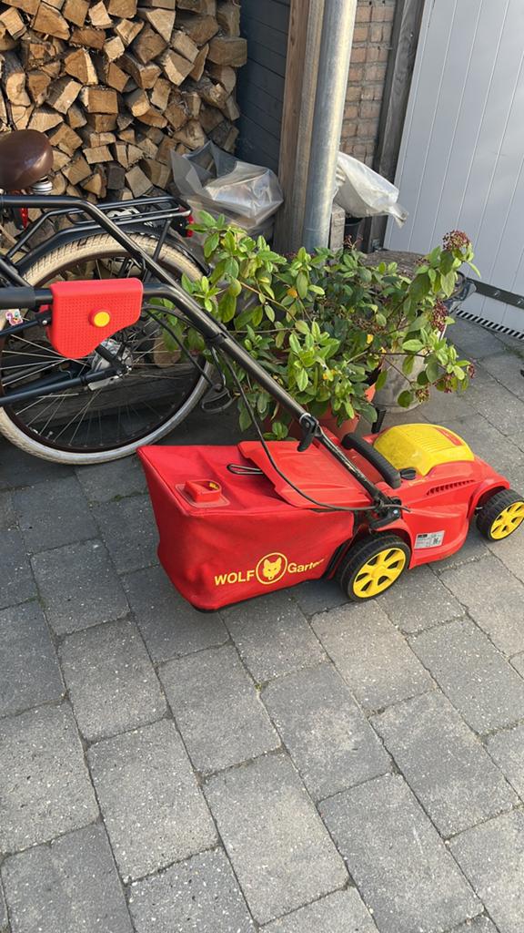 Wolf Garten grasmaaier elektrisch, 4 jaar oud., Ophalen, Gebruikt, Elektrische grasmaaier, Balkmaaier
