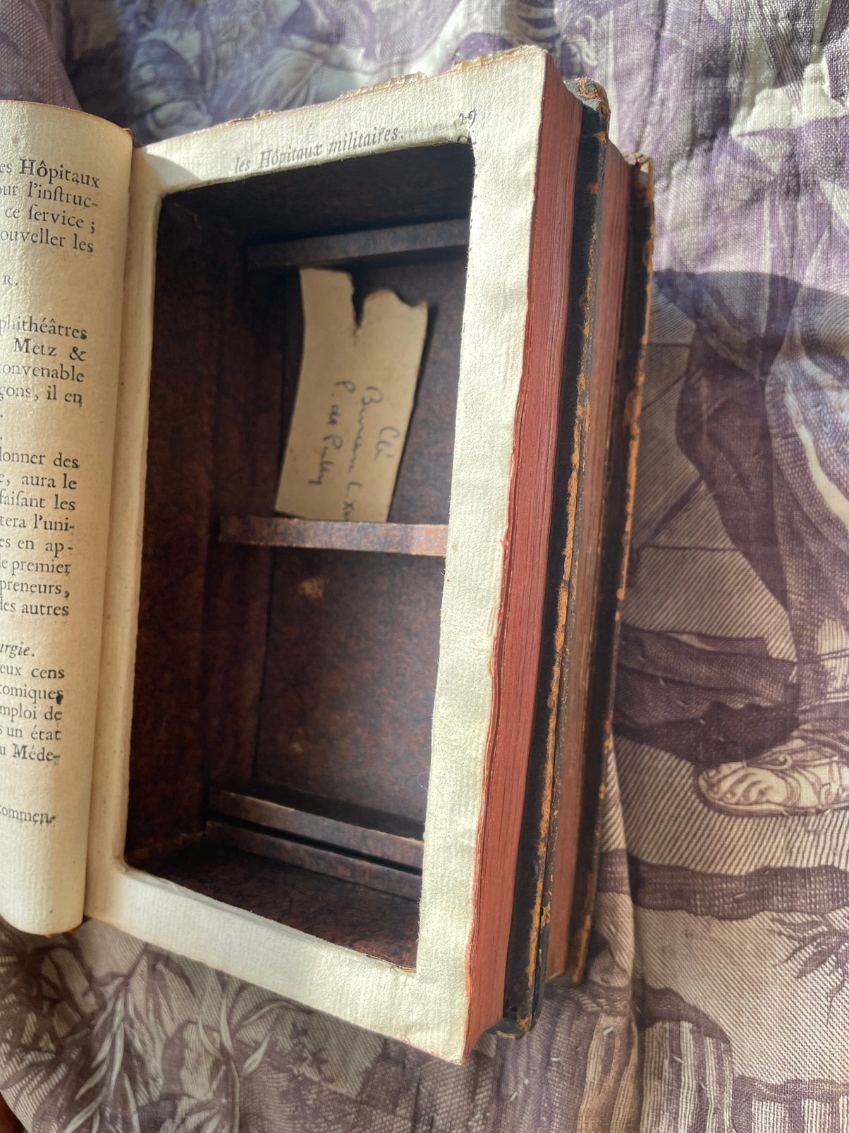 2 Antieke Franse boeken 1772 livre cachette wapen op leer, Antiek en Kunst, Antiek | Boeken en Bijbels, Ophalen of Verzenden
