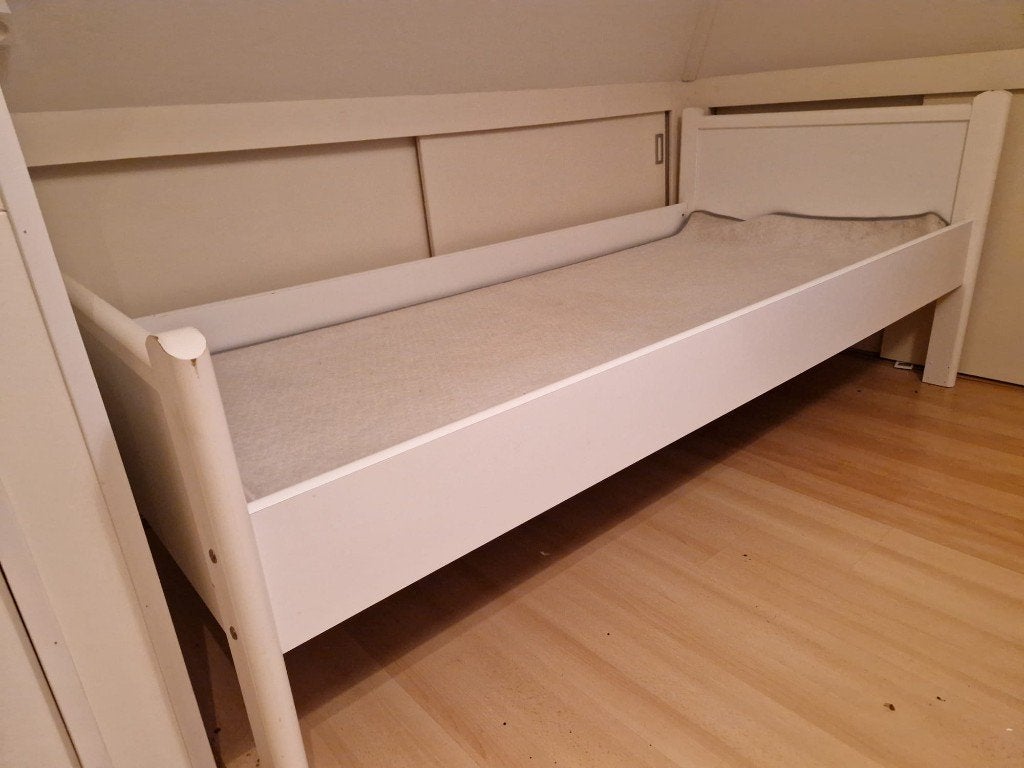 Houten bed met vlakke spiraalbodem 200 x 90, Ophalen, Gebruikt, 90 cm, Eenpersoons