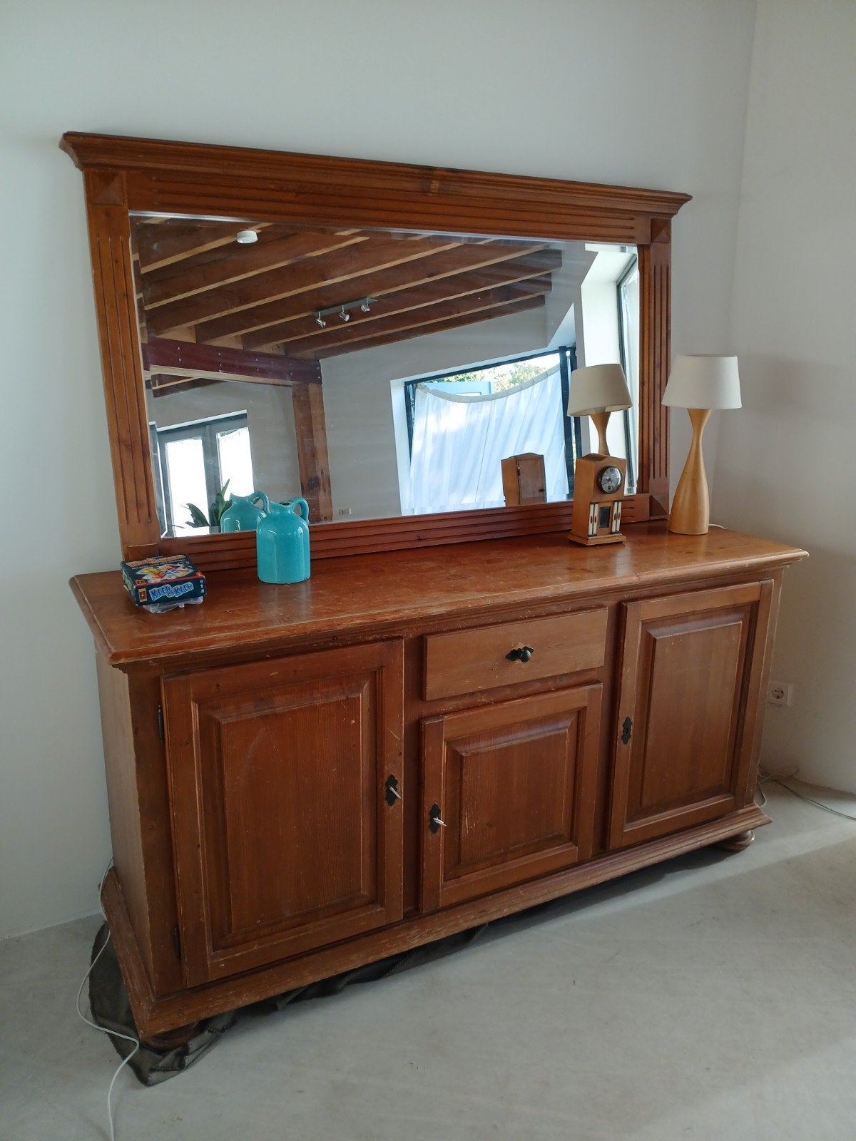 Massief houten dressoir met spiegel, Huis en Inrichting, Kasten | Dressoirs, Ophalen, Gebruikt, 150 tot 200 cm, Klassiek, Landelijk