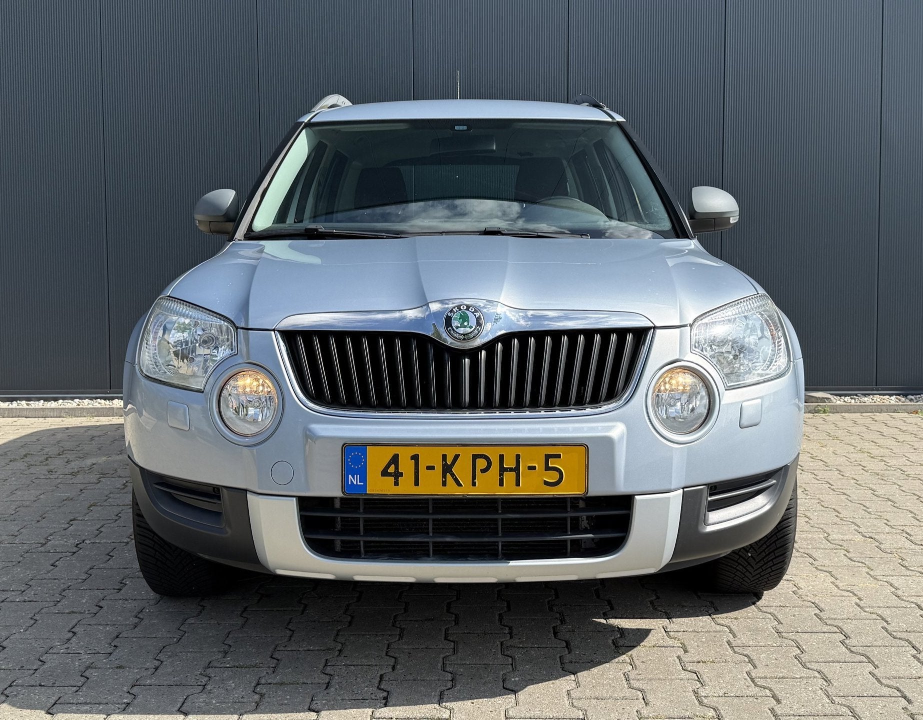 Skoda Yeti 1.2 TSI Active Plus Airco Cruise Trekhaak APK, Auto's, Voorwielaandrijving, Euro 5, Gebruikt, Zwart