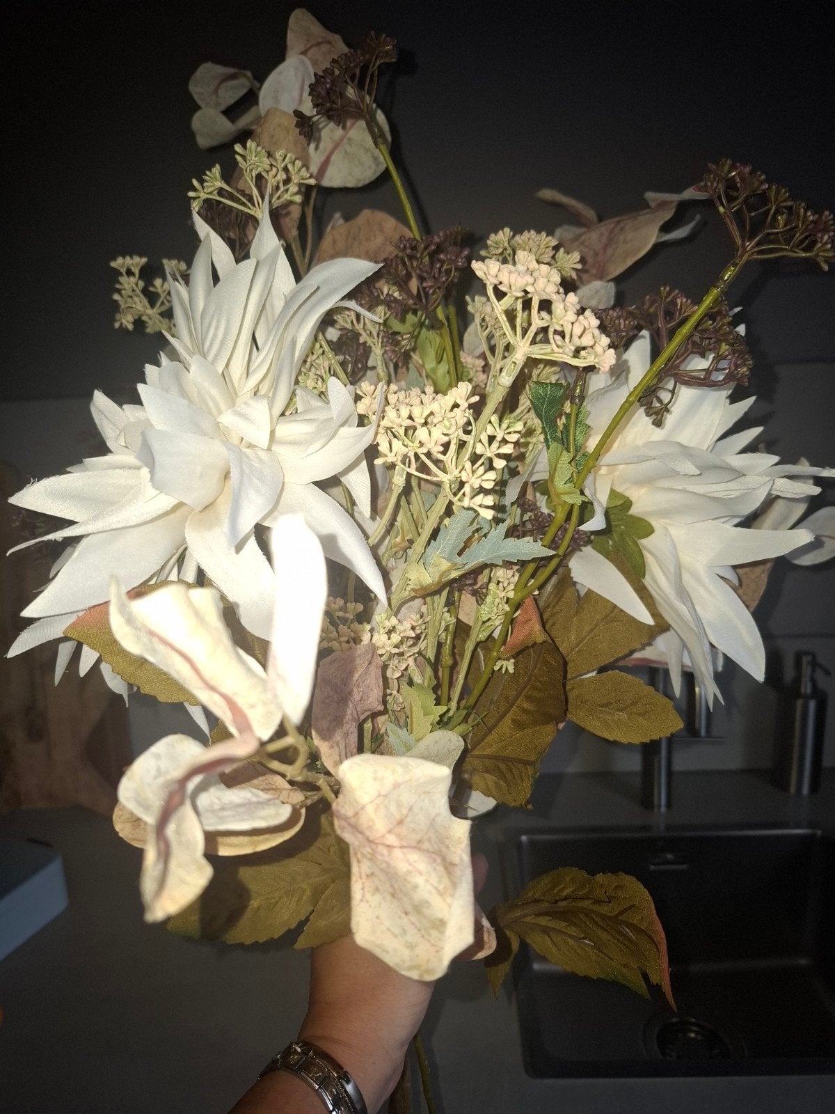 Gemengd boeket kunstbloemen met Dahlia's en Eucalyptus, Binnen, Ophalen of Verzenden, Zo goed als nieuw, Kunststof