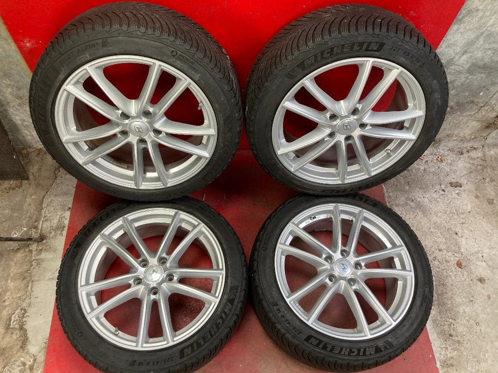 Winterbanden Hyundai Kona 225/45R18 Michelin, Auto-onderdelen, 18 inch, Gebruikt, ., Banden en Velgen