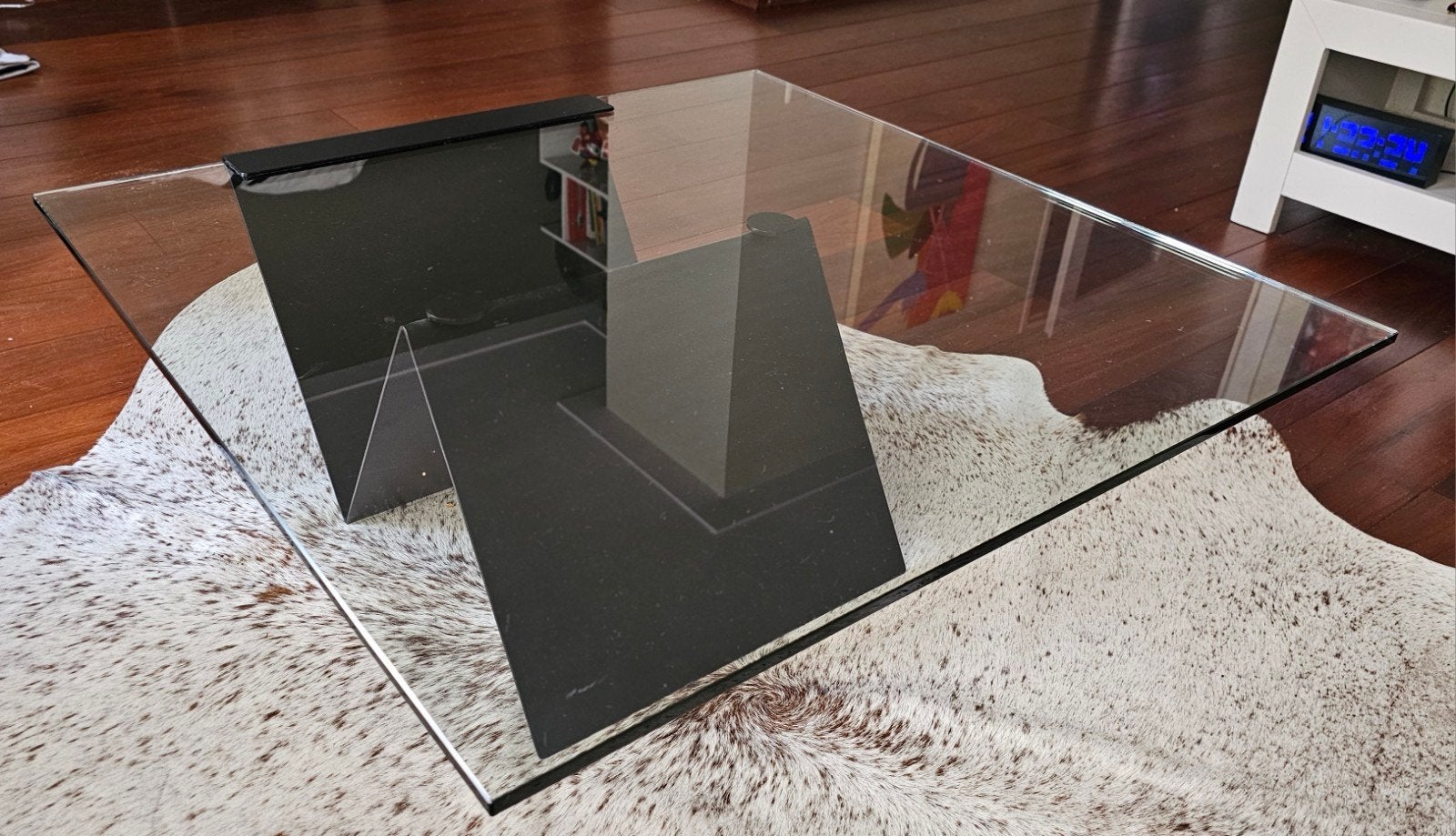Glazen salontafel met zwart metalen onderstel, Huis en Inrichting, Tafels | Salontafels, Ophalen, 100 tot 150 cm, 50 tot 100 cm