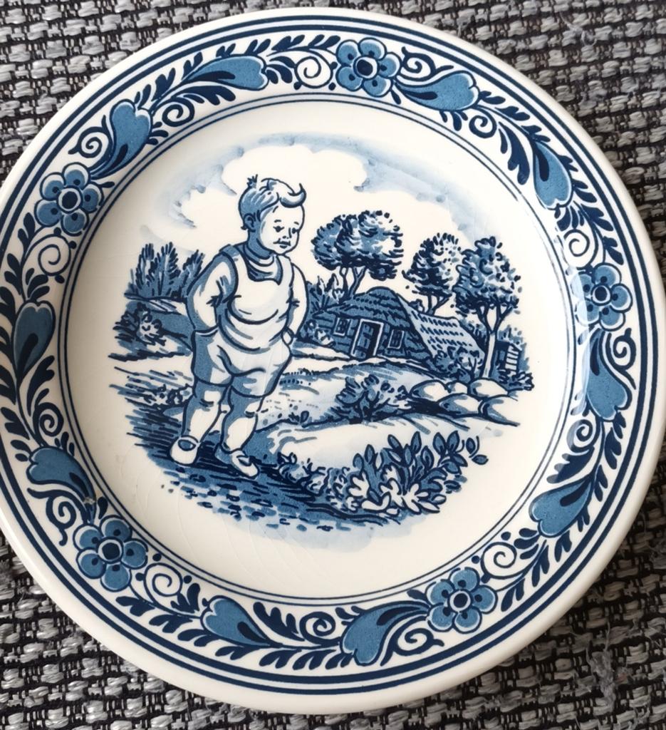 Royal Goedewaagen Blue Delft Holland bordje met jongen, Antiek en Kunst, Ophalen of Verzenden