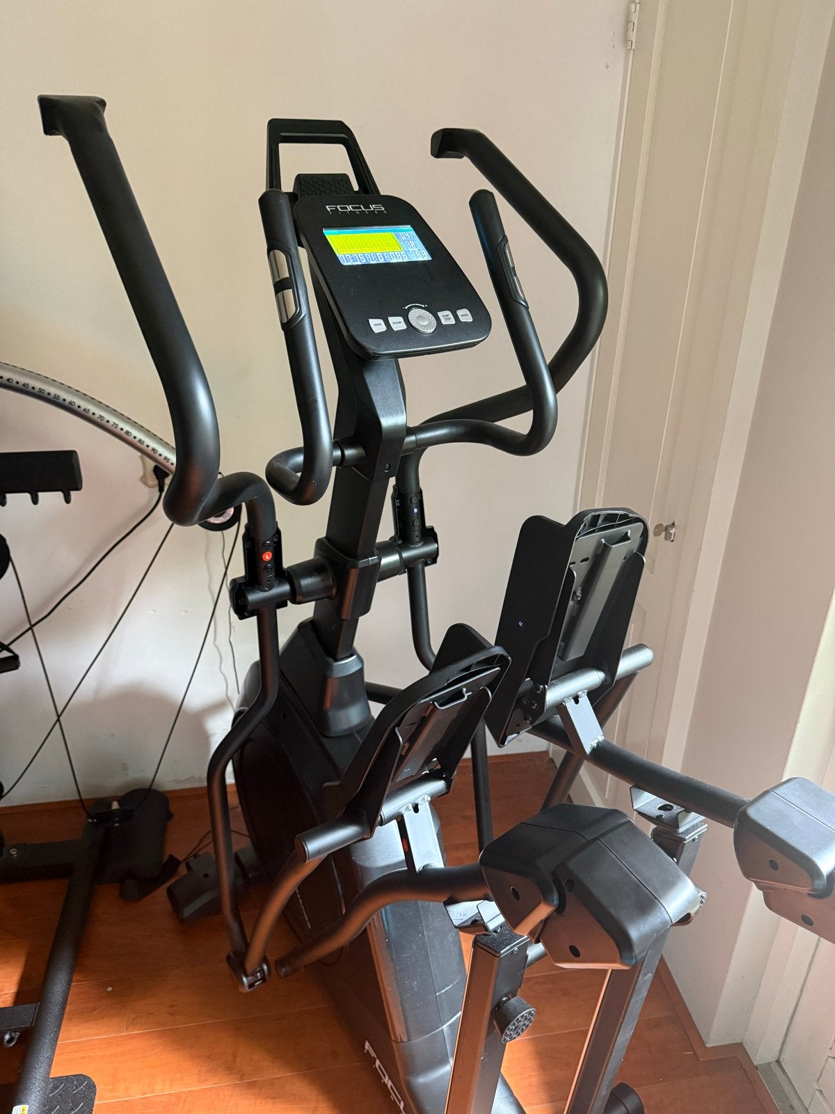 Focus Fitness Crosstrainer - Zo goed als nieuw februari 2026, Ophalen, Armen, Zo goed als nieuw, Crosstrainer