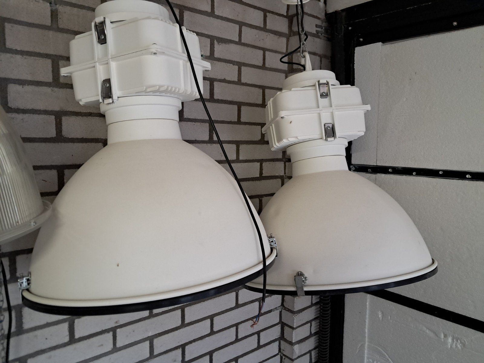 2 Industriële hanglampen - Wit, Metaal, Ophalen, Gebruikt, E27 (groot), Metaal