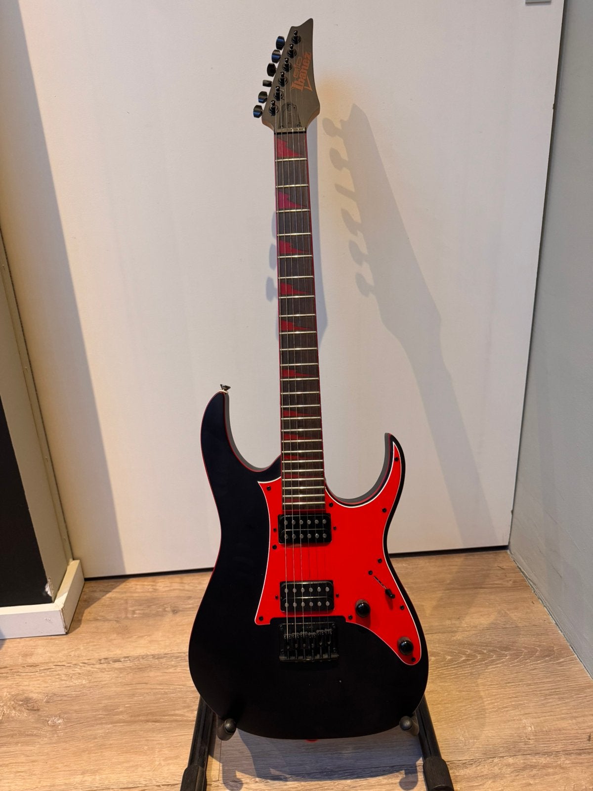 Ibanez RG320 elektrische gitaar – zwart/rood