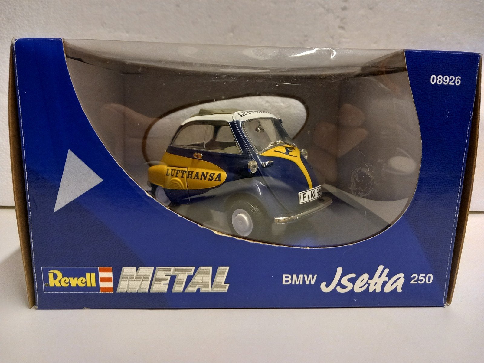 BMW Isetta 250 Lufthansa blauw Revell metal 1:18 KRD, Hobby en Vrije tijd, Modelauto's | 1:18, Ophalen of Verzenden, Zo goed als nieuw