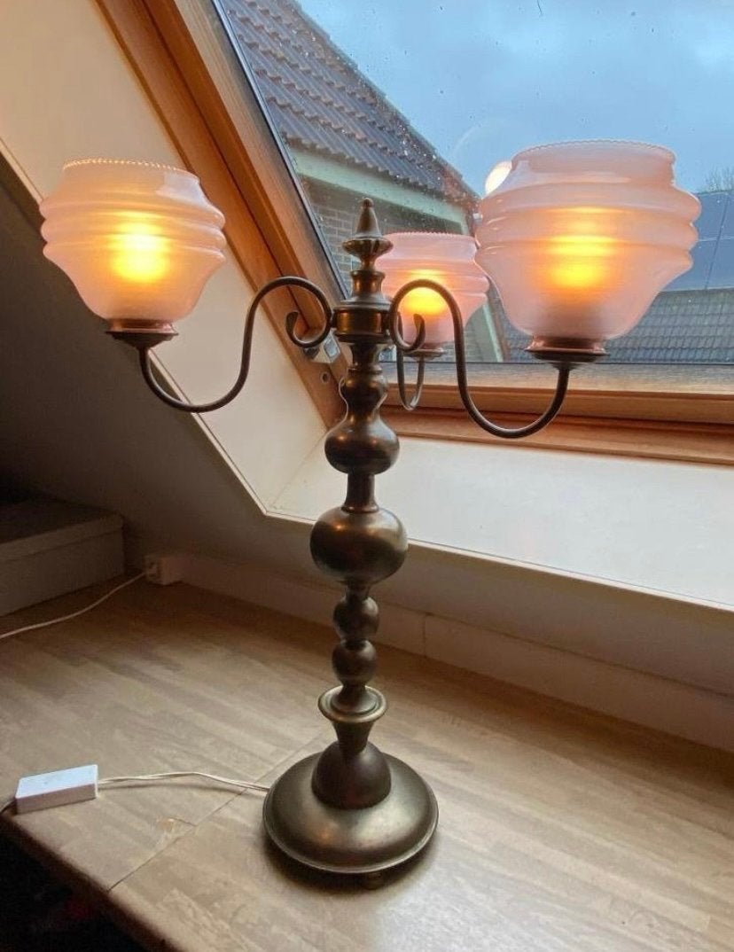 Antieke bronzen tafellamp met 3 glazen kappen, Antiek en Kunst, Ophalen