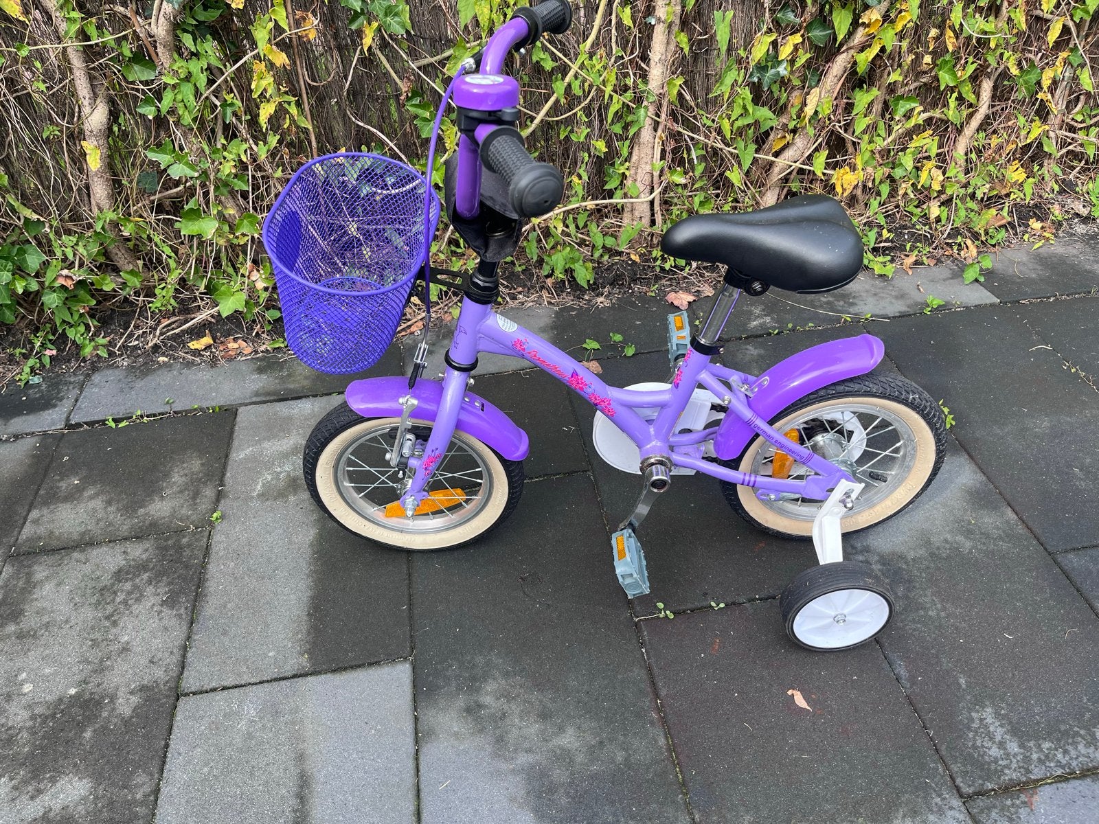Leuke paarse kinderfiets met zijwieltjes en mandje, Ophalen, Terugtraprem, Zijwieltjes, Gebruikt