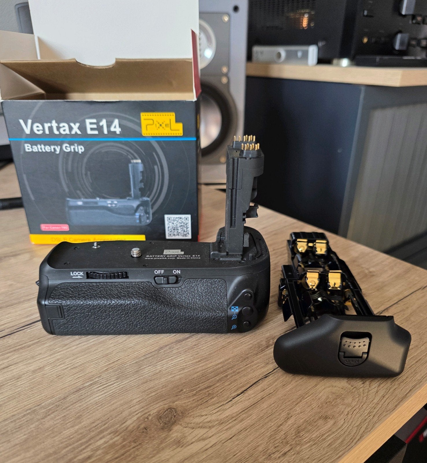 Battey grip BG-E14 voor Canon 70, 80, 90D camera's., Canon, Overige merken, Batterygrip, Zo goed als nieuw