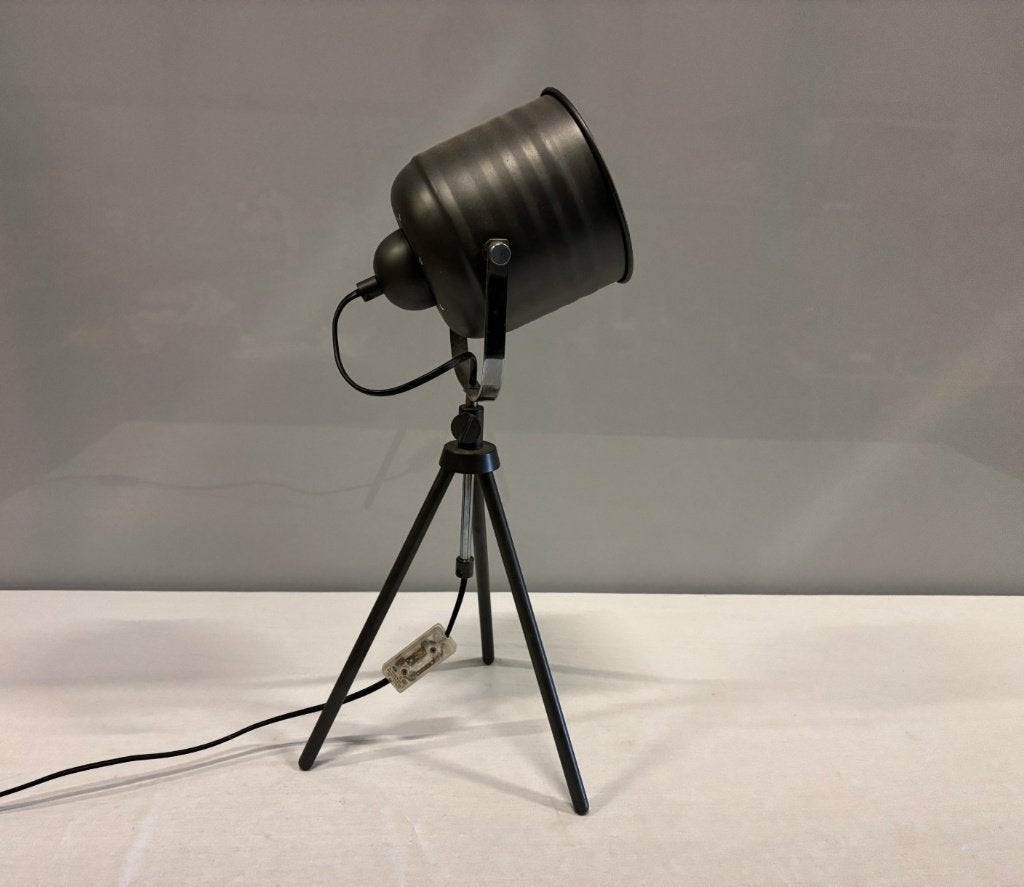 Zwarte tafellamp op driepoot, studiospot industrieel, Gebruikt, Niet bekend (tweedehands product), Onbekend (tweedehands product)