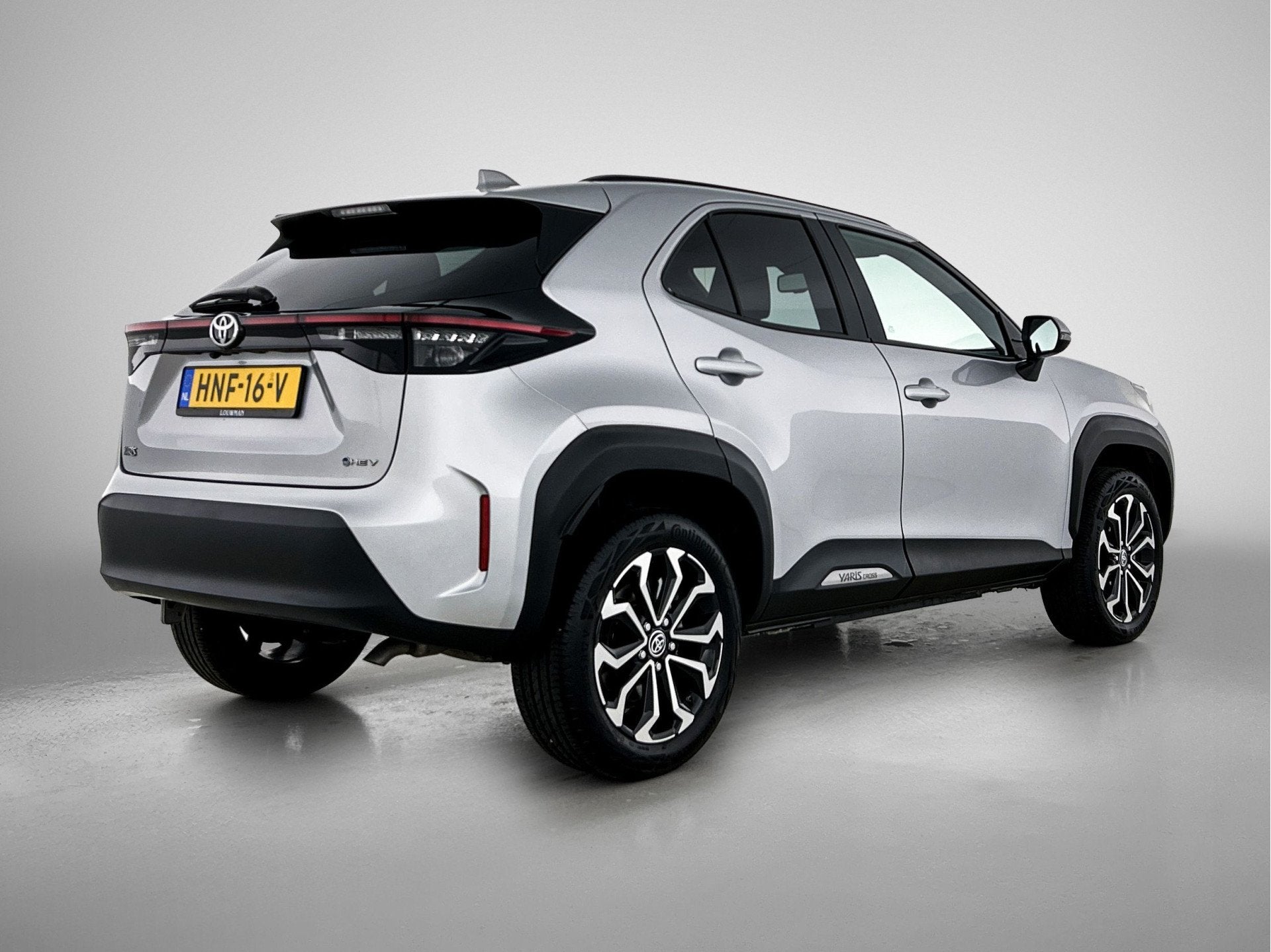 Toyota Yaris Cross 1.5 Hybrid 115 First Edition | BTW voertu, 12 maanden, Stof, Gebruikt, Start-stop-systeem