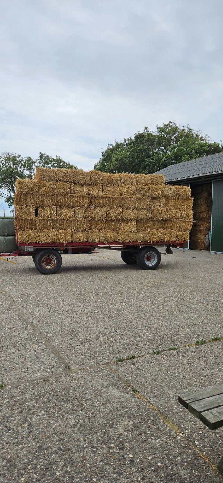 Kleine pakjes en ronde balen stro, Ophalen