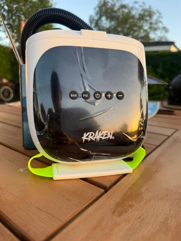 Kraken elektrische lucht pomp 12V, Ophalen of Verzenden, Zo goed als nieuw, SUP-accessoire