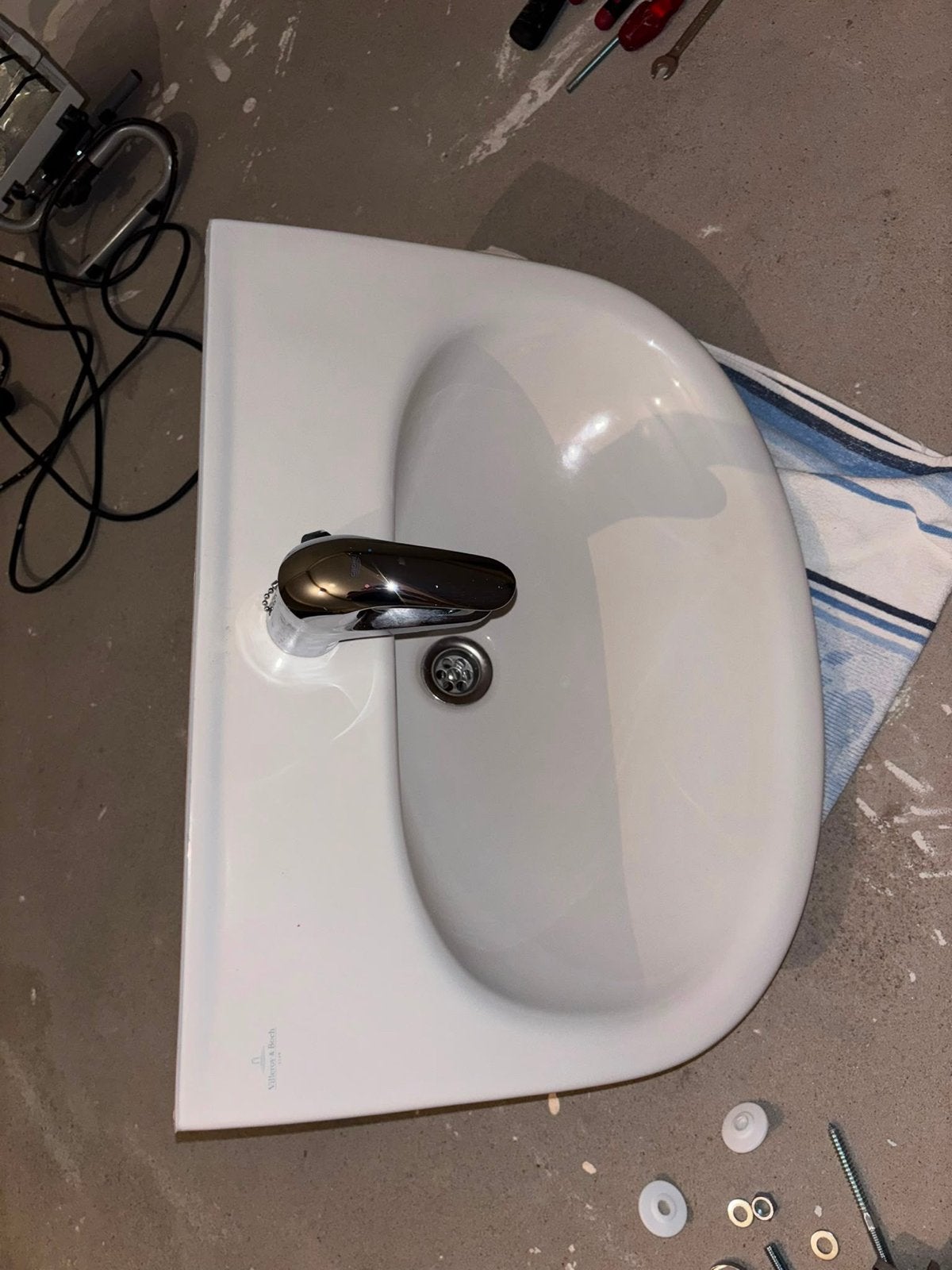 nieuwe komplete wastafel Merk Villeroy Boch met Grohe kraan, Ophalen, Nieuw, Chroom, Wastafel