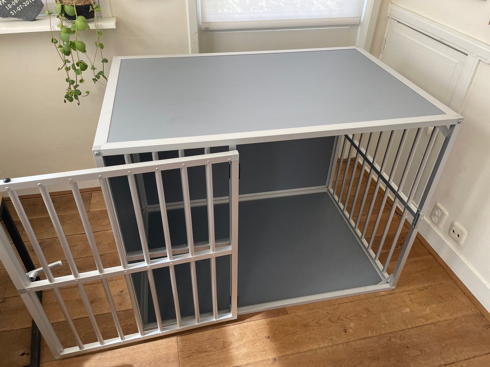 Stevige aluminium hondenbench Hundos large 106x71x81, Dieren en Toebehoren, Hondenbenches, Ophalen, Zo goed als nieuw