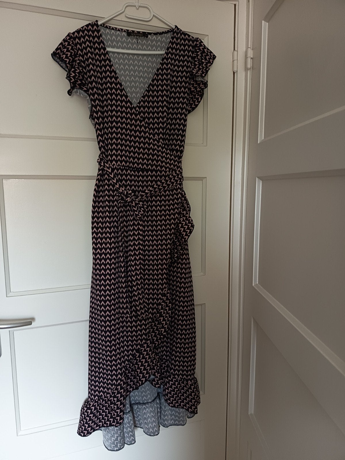 Supertrash wikkeljurk zwart met roze print, maat M, Maat 38/40 (M), Zwart, Ophalen of Verzenden, Zo goed als nieuw