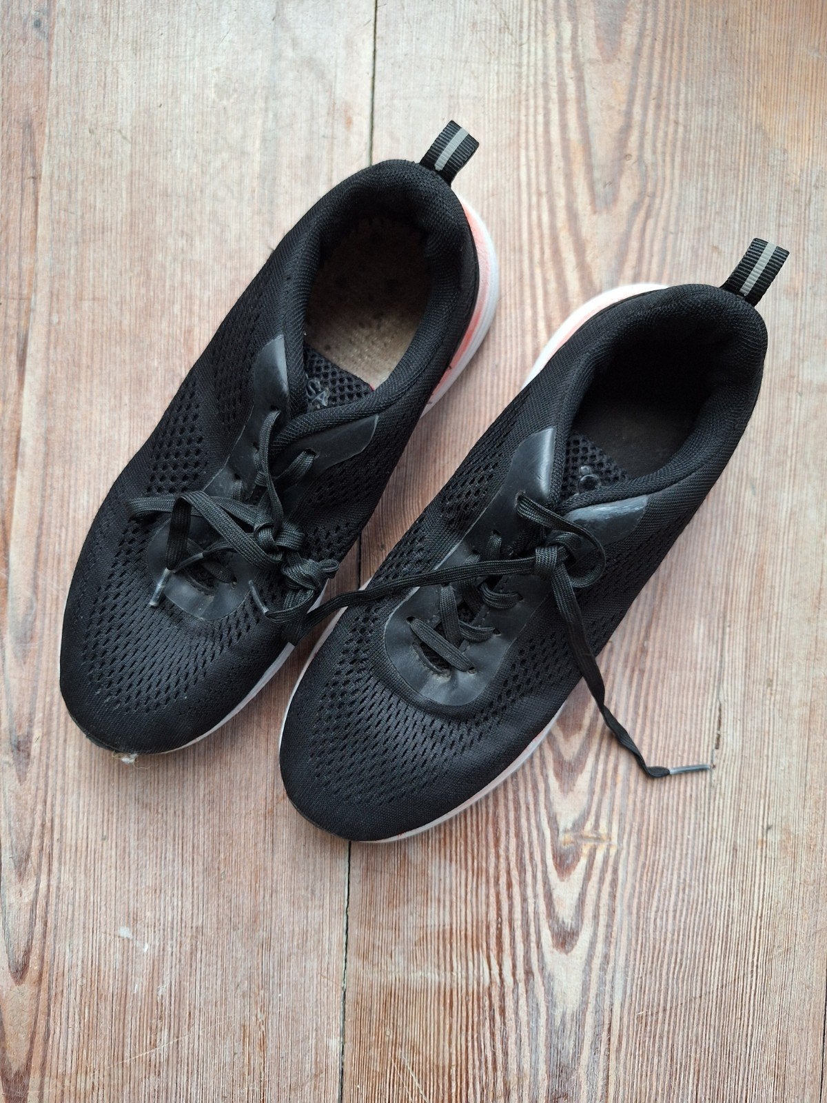 Gymschoenen maat 37. Osaga, Ophalen of Verzenden, Zo goed als nieuw, Jongen of Meisje, Sportschoenen