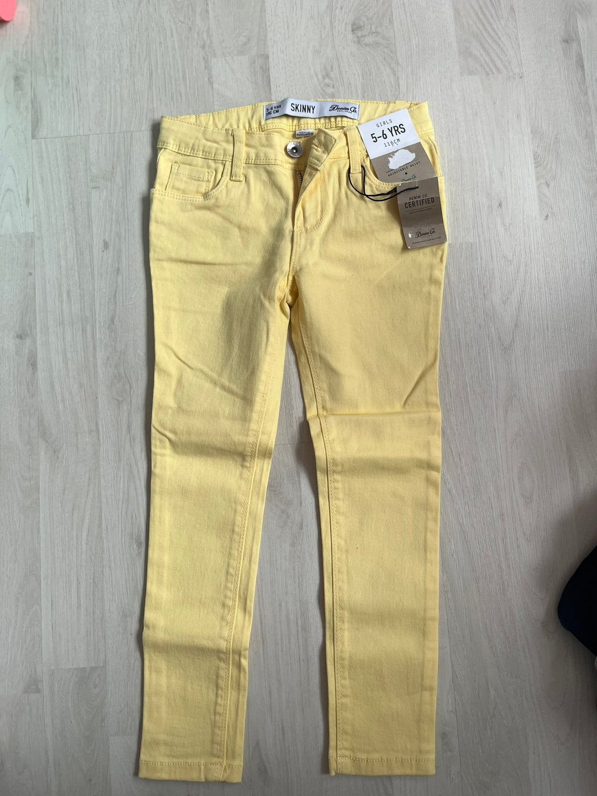 Gele skinny jeans, maat 116, nieuw met kaartje eraan, Kinderen en Baby's, Kinderkleding | Maat 116, Ophalen, Nieuw