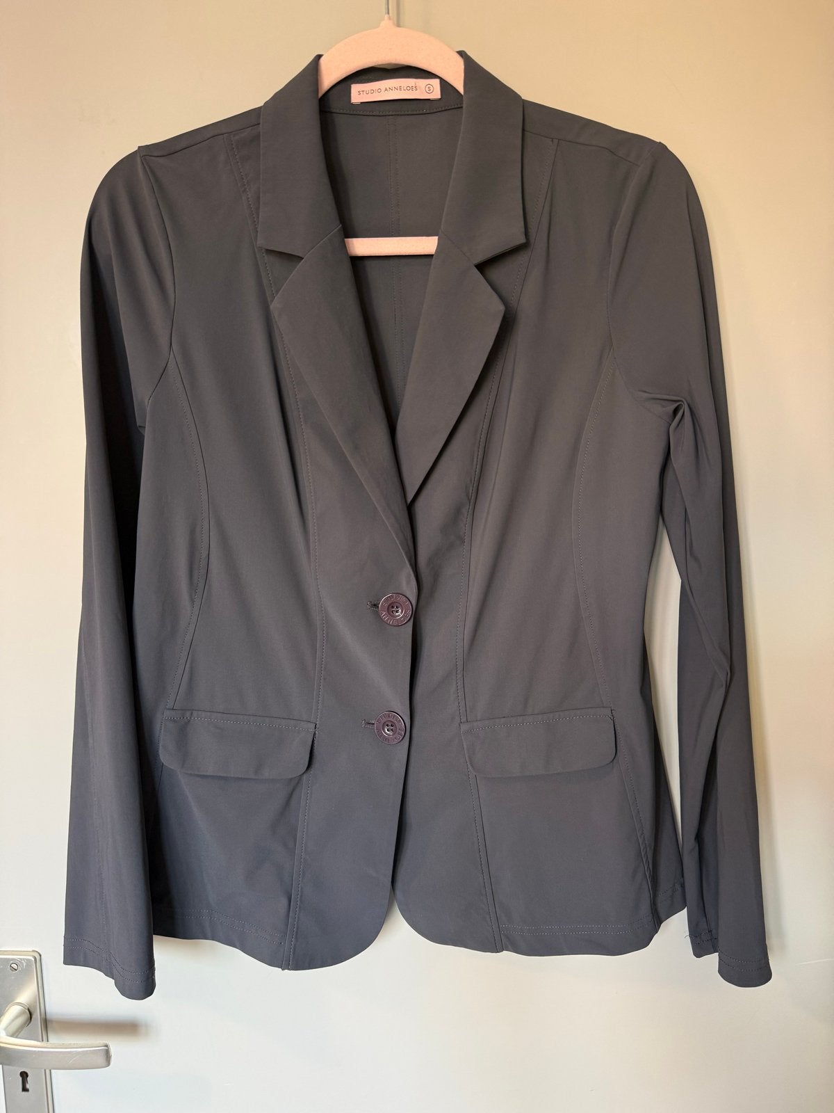 Studio Anneloes Clean Blazer in Grijs - Travelstof Maat S, Ophalen of Verzenden, Zo goed als nieuw, Jasje, Maat 36 (S)