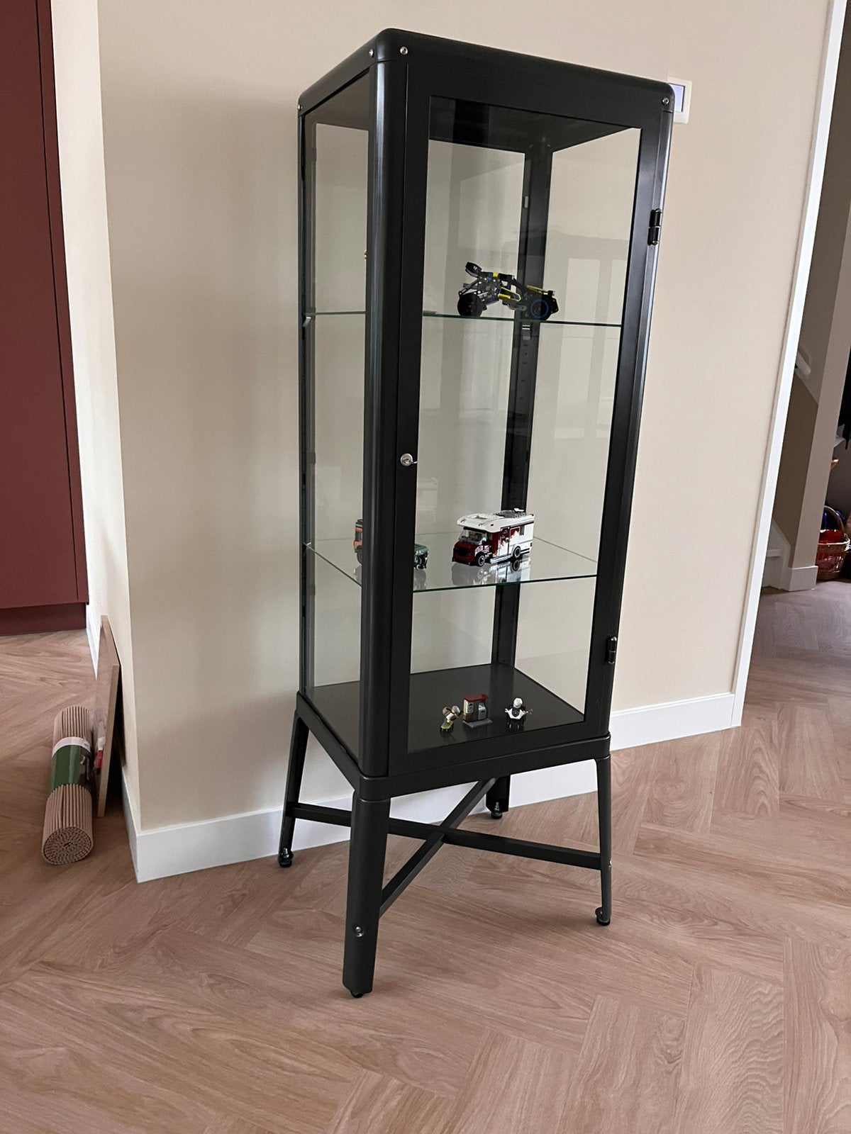 Ikea Fabrikör vitrinekast antraciet, Huis en Inrichting, Ophalen, Gebruikt, 50 tot 100 cm, 150 tot 200 cm