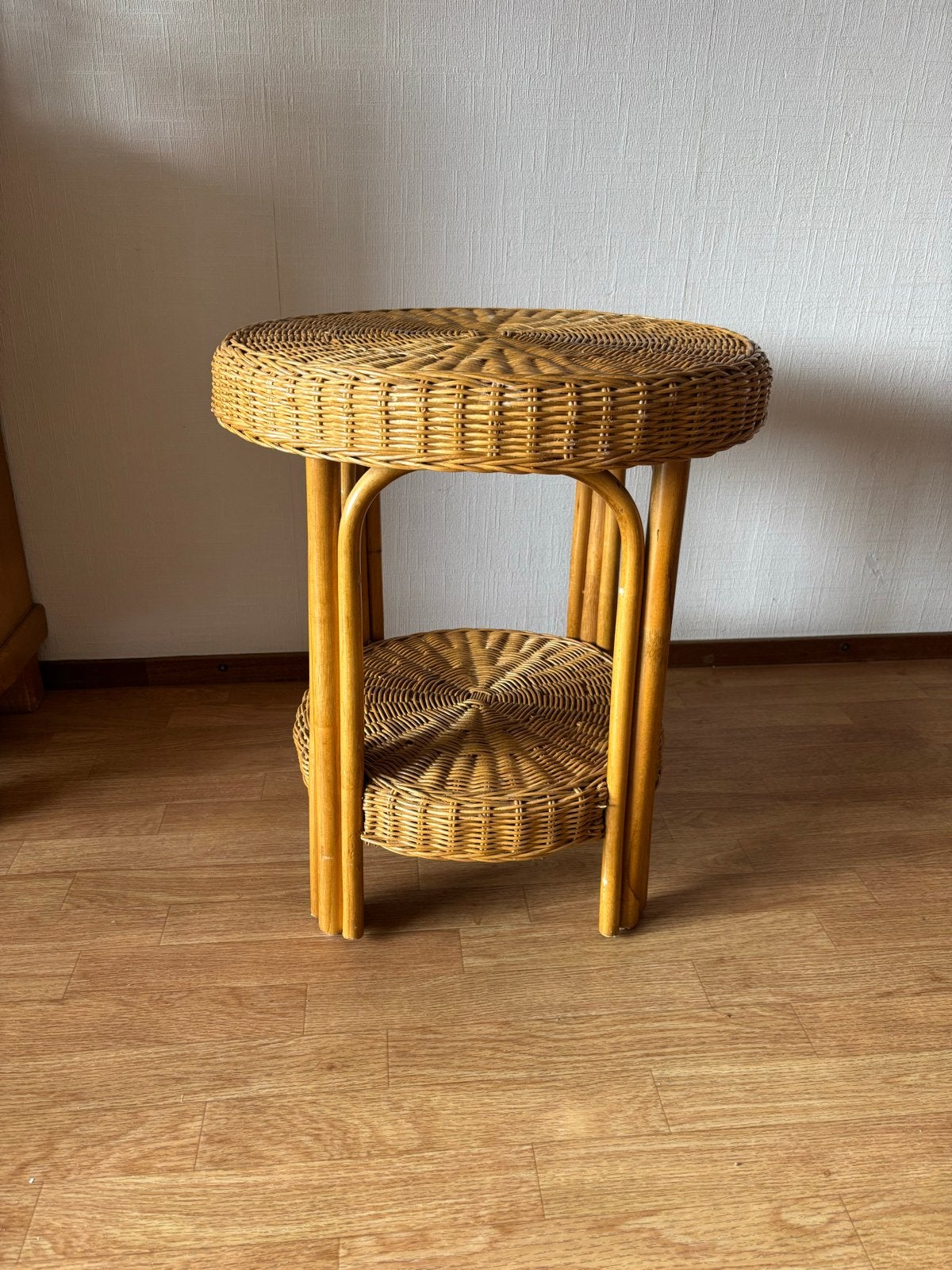 Rotan bijzettafel met twee niveaus, Overige materialen, Minder dan 55 cm, Gebruikt, Rond