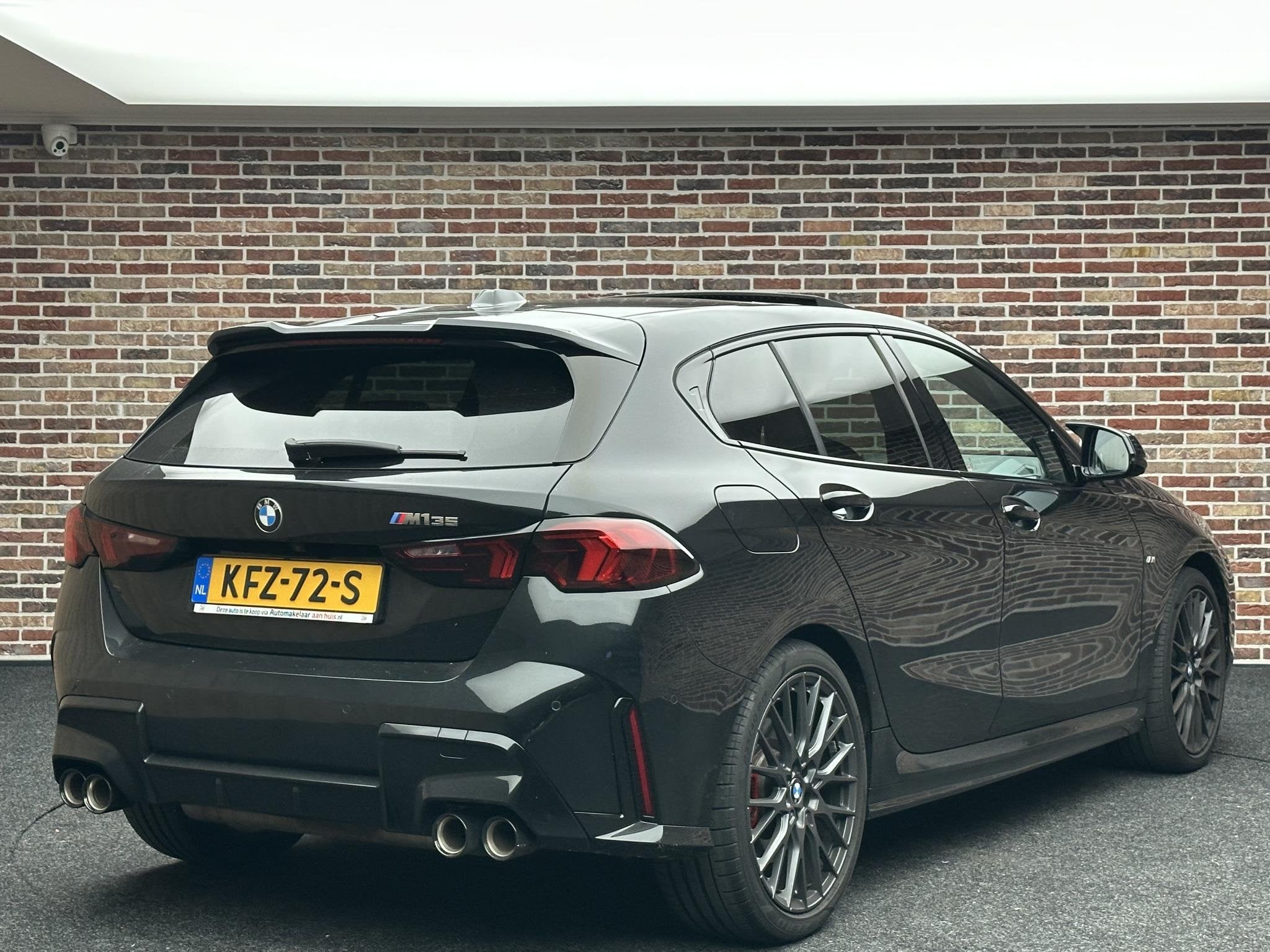BMW 1-serie M135 xDrive M Sport| Pano| head up|, Auto's, 1525 kg, Gebruikt, 4 cilinders, Zwart