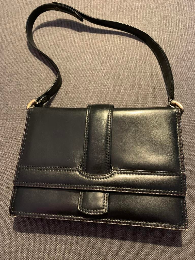 Zwarte leren damestas, Sieraden, Tassen en Uiterlijk, Tassen | Damestassen, Ophalen of Verzenden, Zo goed als nieuw, Zwart, Schoudertasje