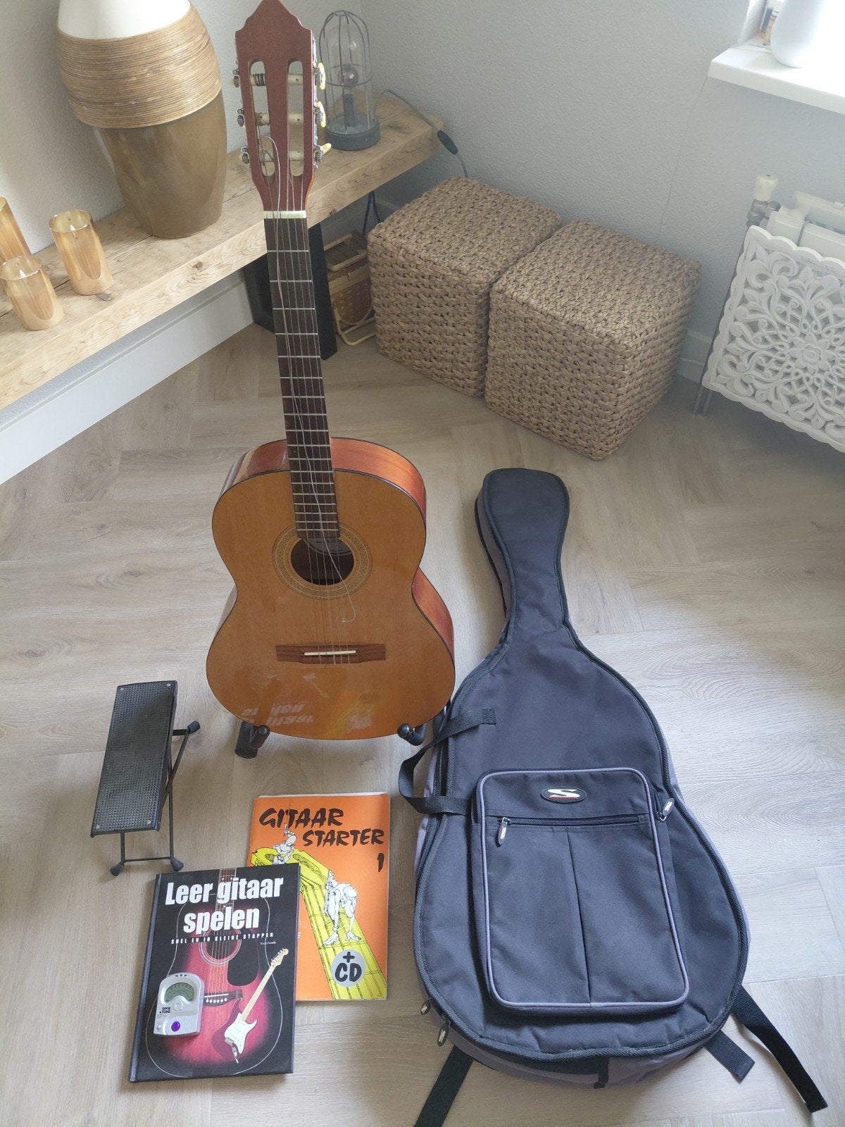 Gitaar met toebehoren., Muziek en Instrumenten, Ophalen, Zo goed als nieuw, Klassieke of Spaanse gitaar