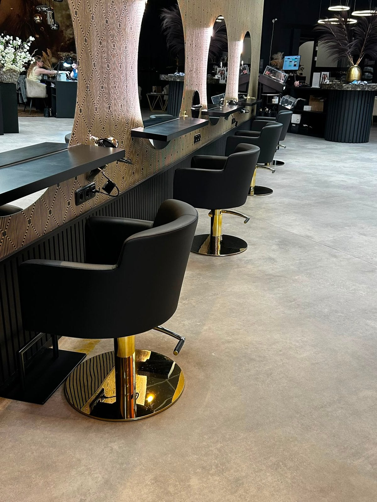 8 luxe kappersstoelen van Guy Sarlemijn + voetensteunen, Permanenten