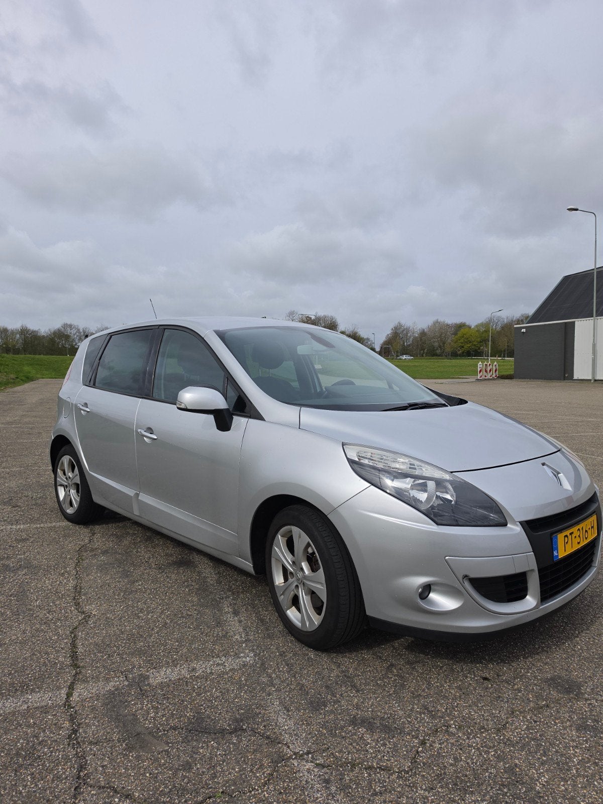 Renault Scénic 2.0 16V 103KW CVT 5P 2010 Grijs, Auto's, 4 cilinders, 1403 kg, Scénic, 750 kg