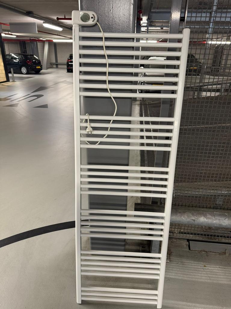Elektrische handdoekradiator, Radiator, Ophalen of Verzenden, Zo goed als nieuw, 60 tot 150 cm