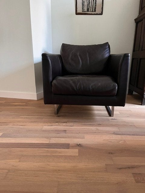 Twee Montis Axel fauteuils - Bruin leer, Huis en Inrichting, Ophalen, Gebruikt, Strak modern design op metalen onderstel geborsteld.
