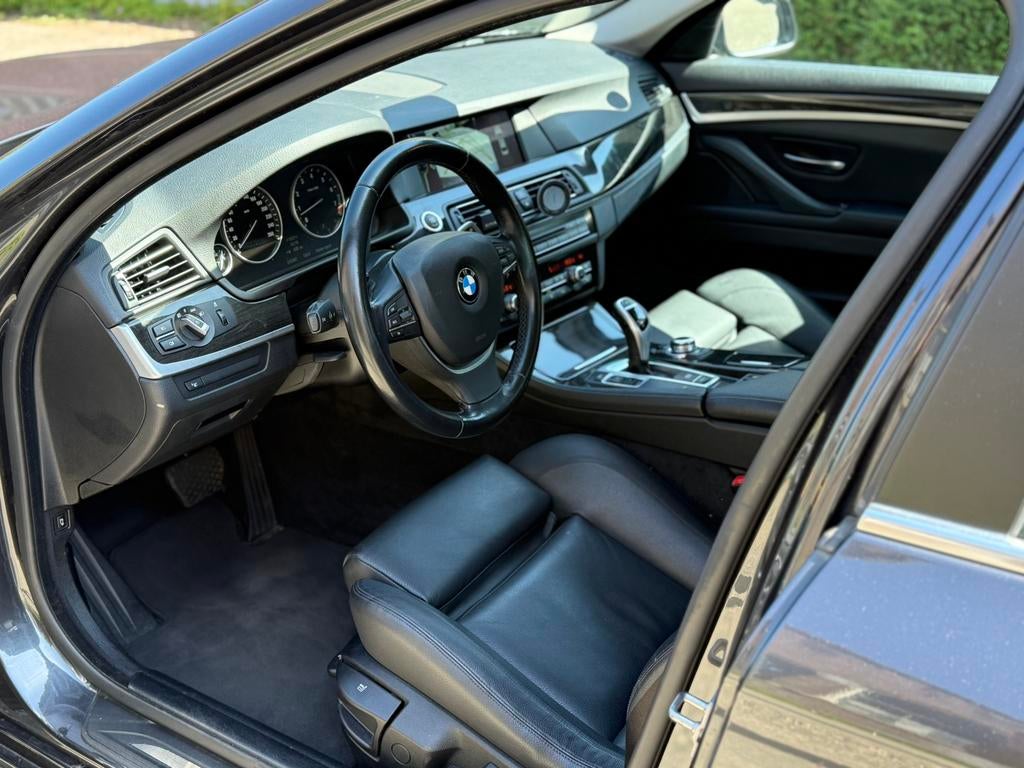 BMW 5-Serie 3.0 I 523 2010 Youngtimer | Perfect onderhouden, Auto's, Euro 5, Achterwielaandrijving, Bi-Xenon koplampen, Zwart