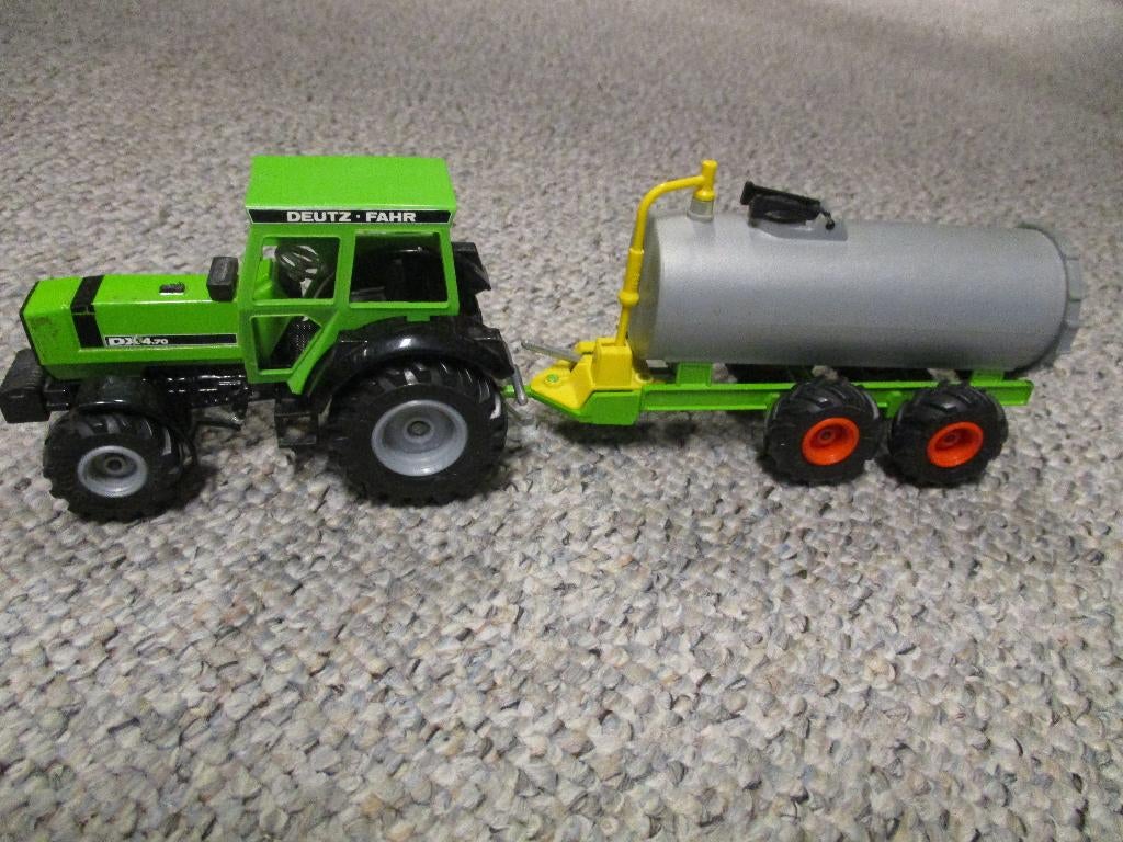 Siku Deutz Fahr DX 4.70 met giertank, Hobby en Vrije tijd, Modelauto's | 1:32, Ophalen of Verzenden, Gebruikt, Tractor of Landbouw