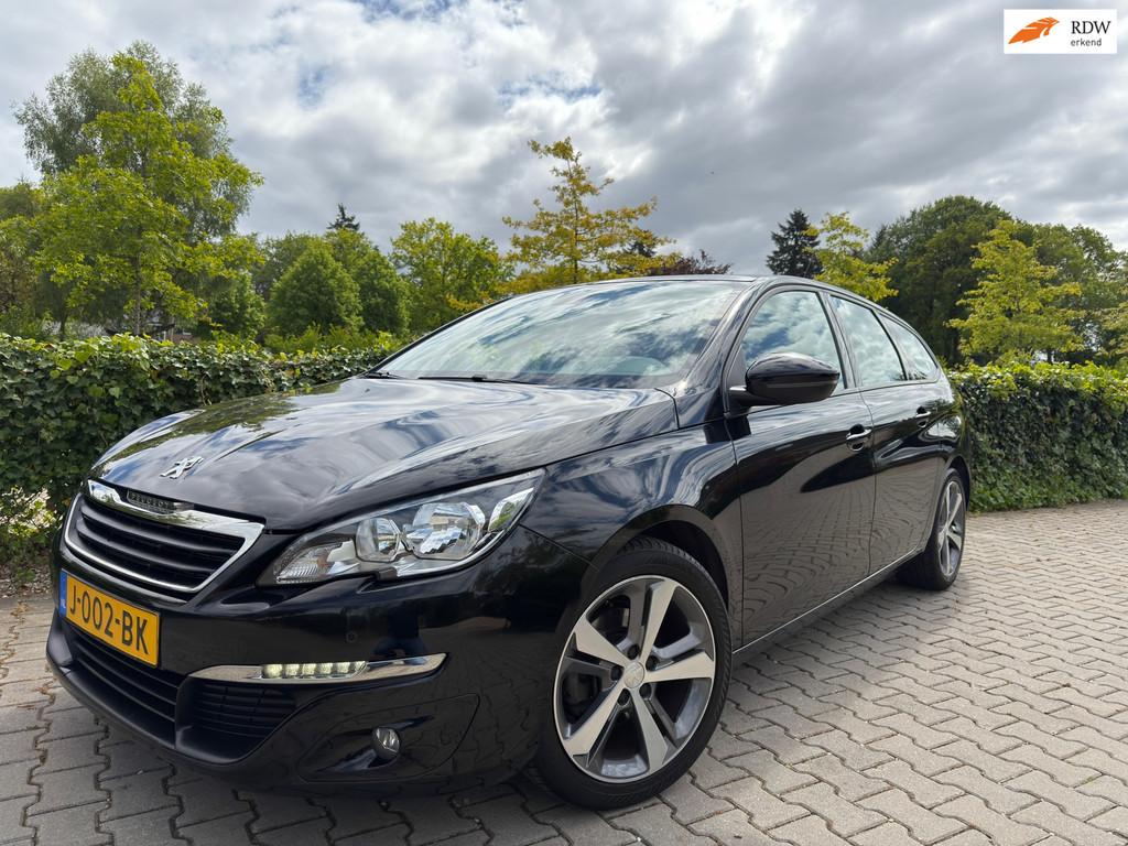 Peugeot 308 SW 1.2 e-THP Blue Lease , Panoramadak / Navi / C, Stof, Gebruikt, 1199 cc, 1165 kg