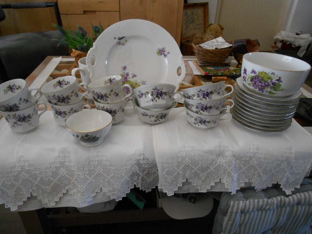 prachtig oud paarse  violen servies, Ophalen, Zo goed als nieuw, Porselein, Overige stijlen