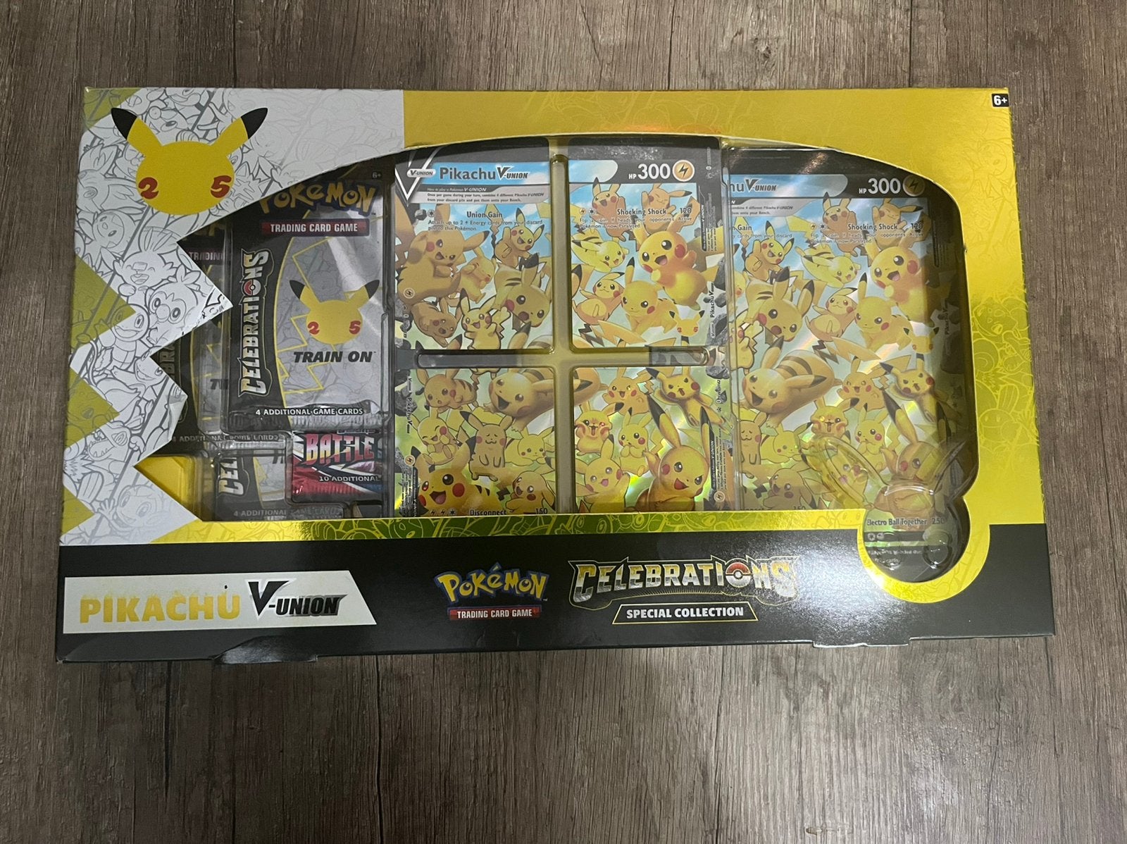 Celebrations special collection Pikachu v-union, Ophalen of Verzenden, Zo goed als nieuw