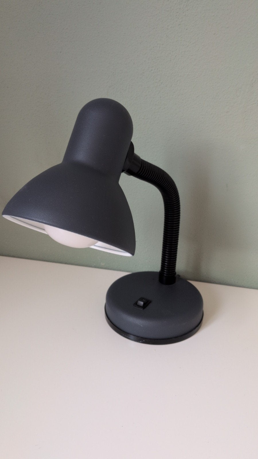 2 grijze tafel/bureau lampjes Kwantum, Bureaulamp, Overige merken, E14 (klein), Ophalen of Verzenden